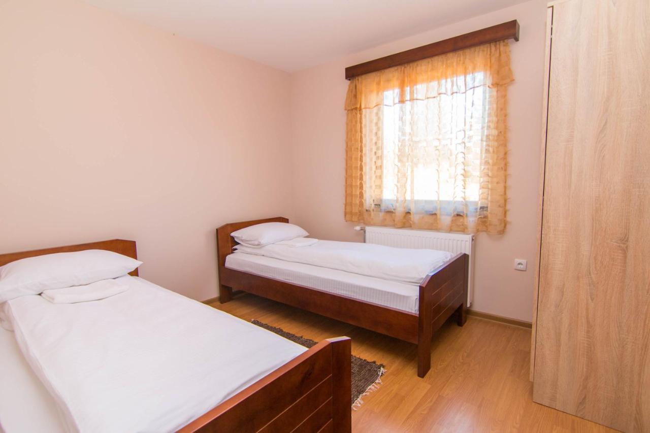 Apartmani Suncani Breg Tara ミトロバツ エクステリア 写真